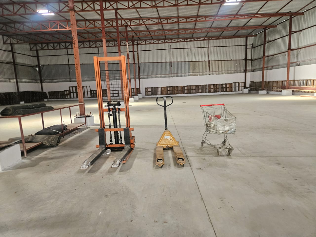 Warehouse interior — Hydraulic Stacker and Manual Pallet Truck